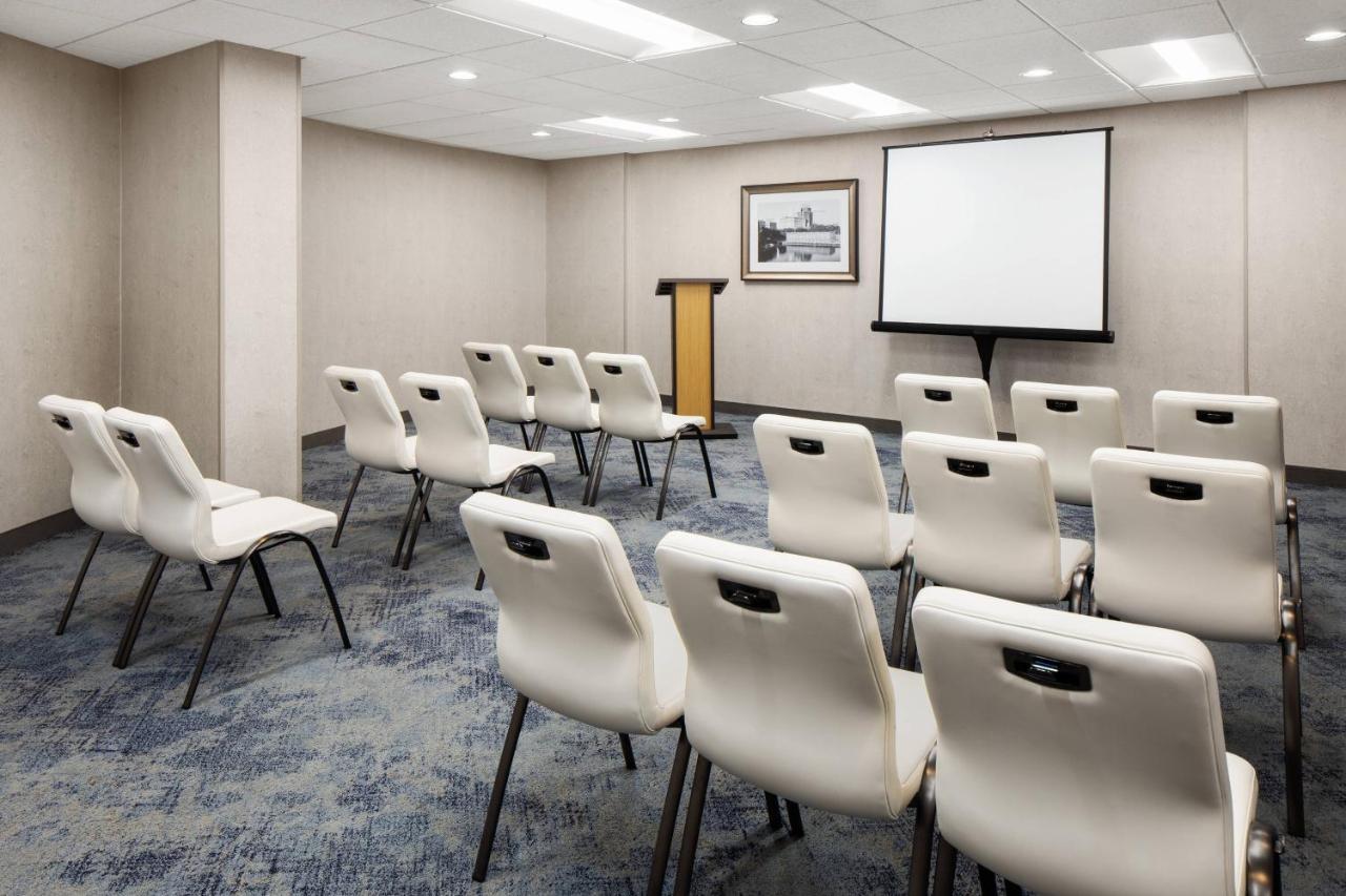 Courtyard By Marriott Minneapolis Downtown Екстериор снимка