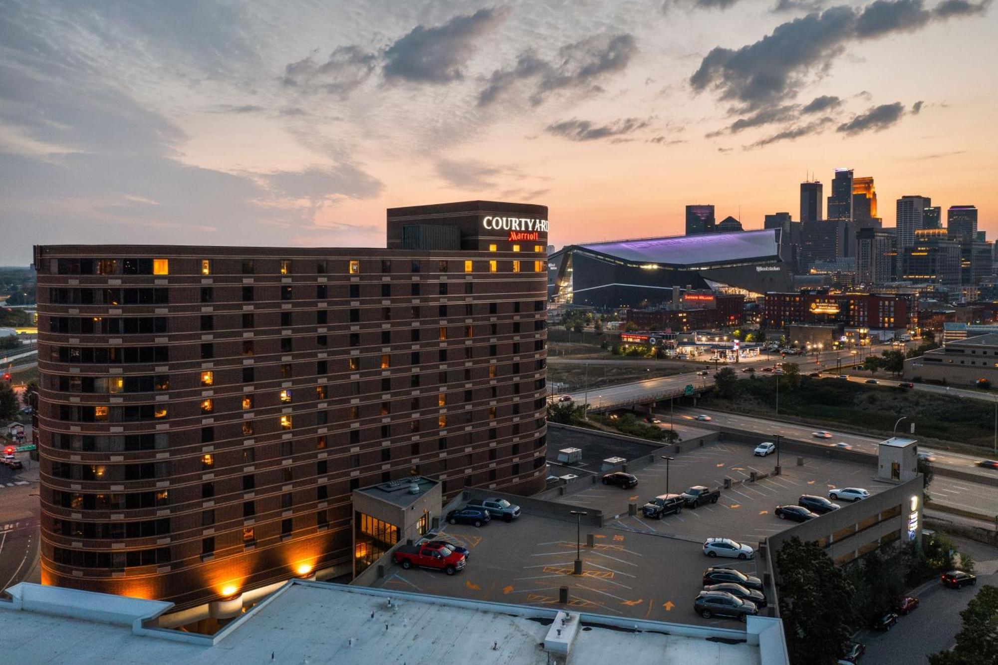 Courtyard By Marriott Minneapolis Downtown Екстериор снимка