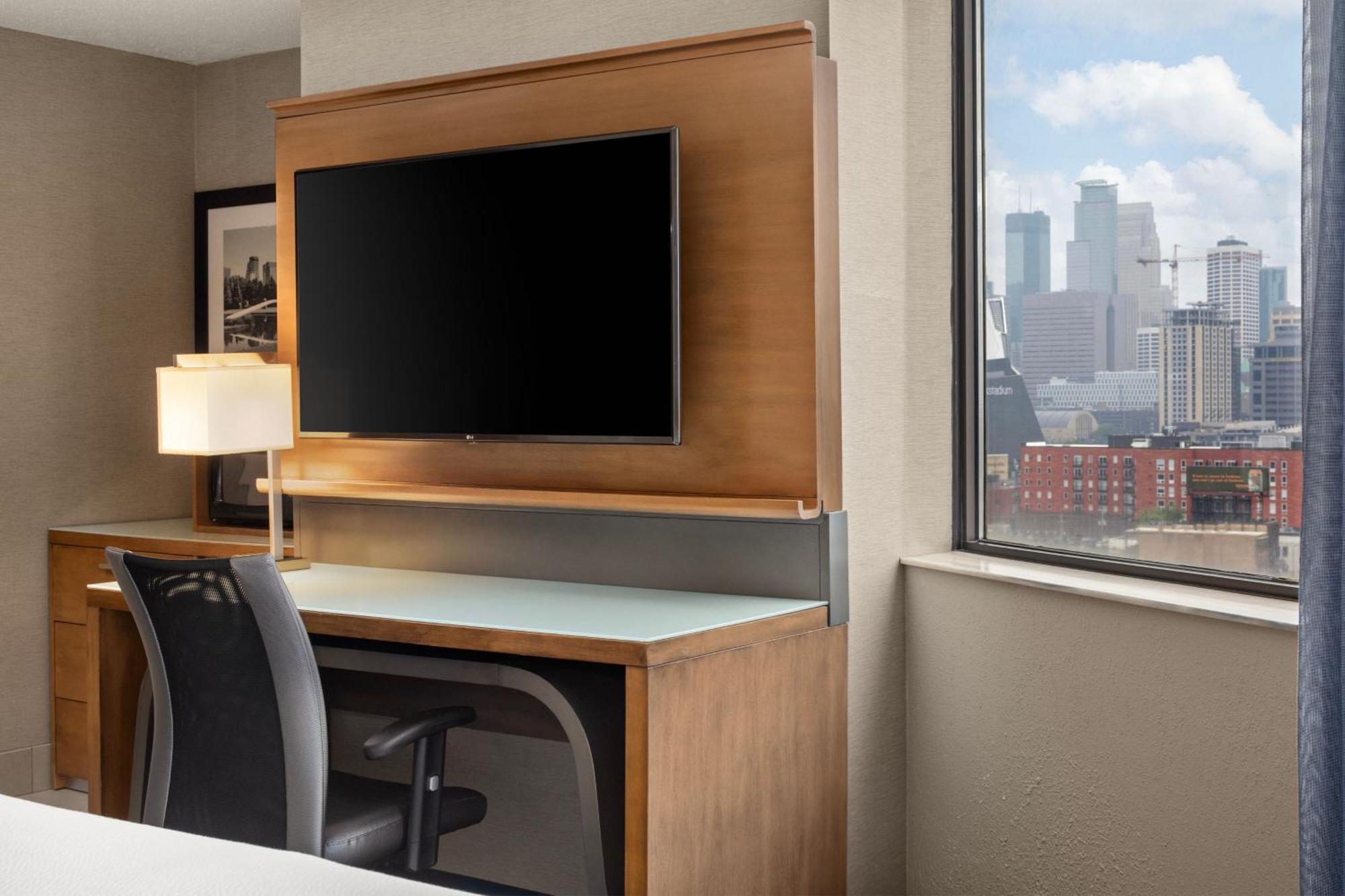 Courtyard By Marriott Minneapolis Downtown Екстериор снимка