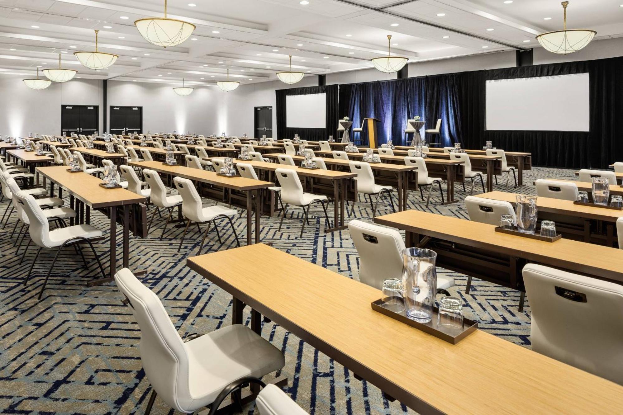 Courtyard By Marriott Minneapolis Downtown Екстериор снимка