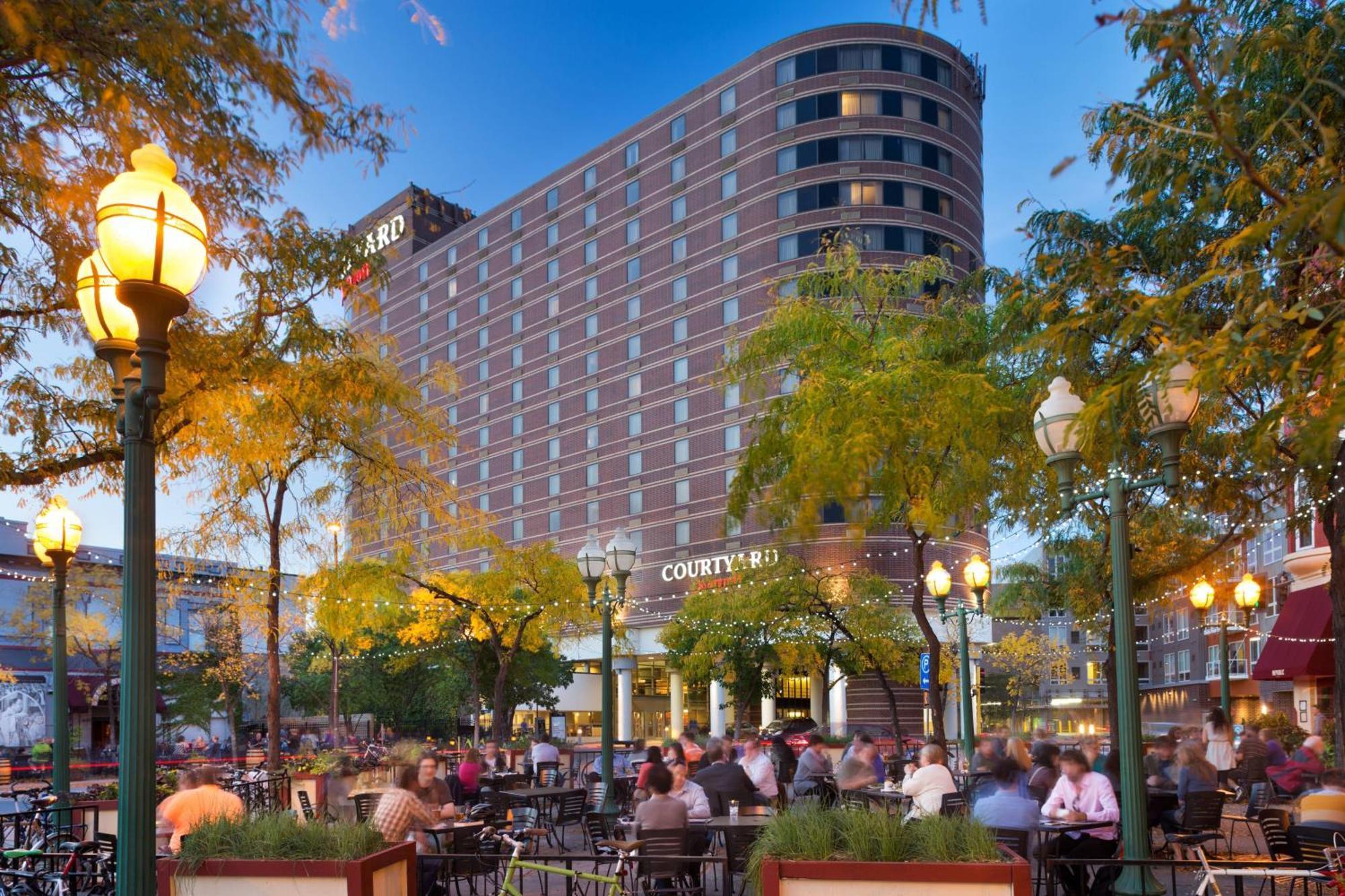 Courtyard By Marriott Minneapolis Downtown Екстериор снимка