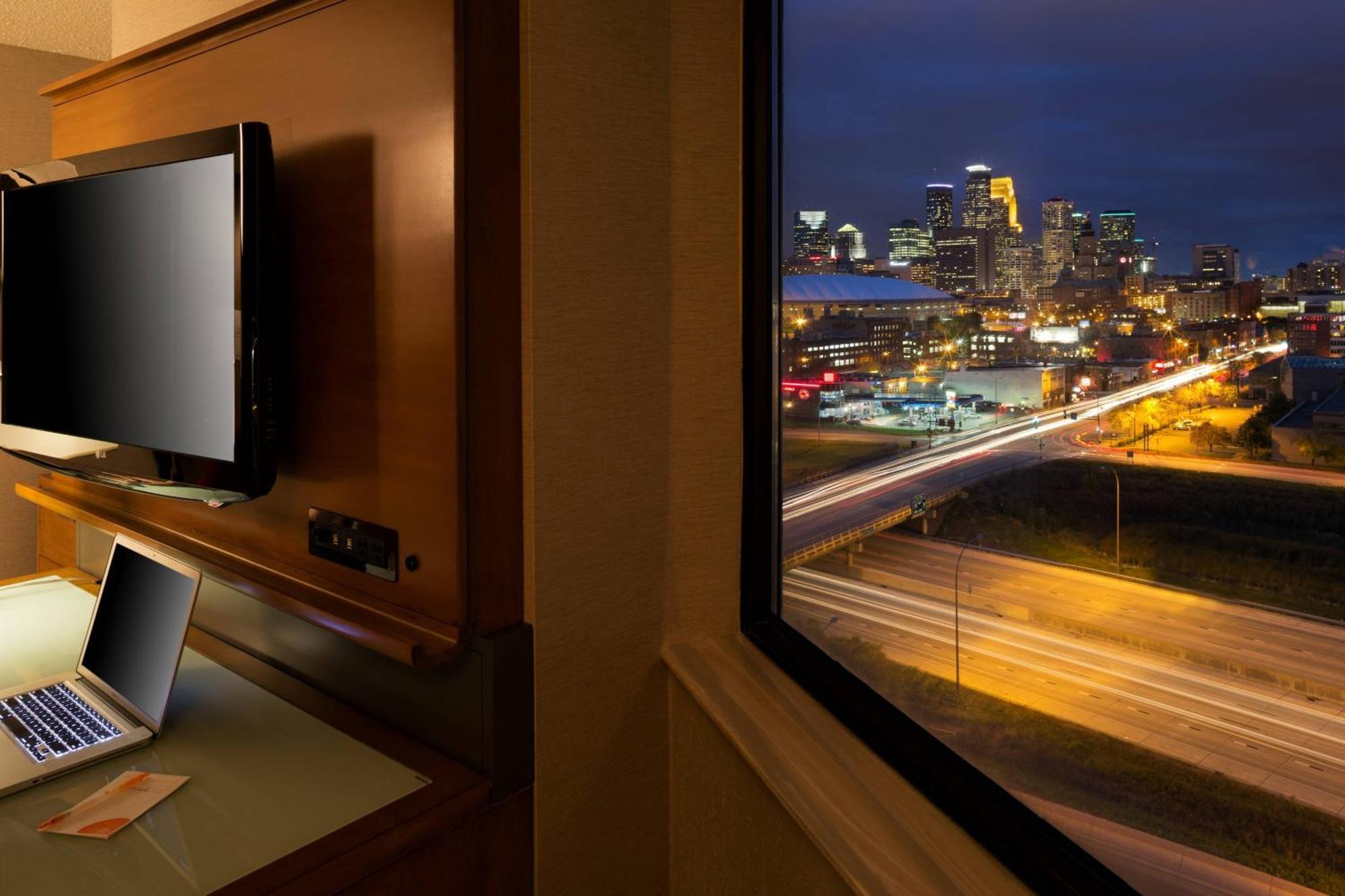 Courtyard By Marriott Minneapolis Downtown Екстериор снимка