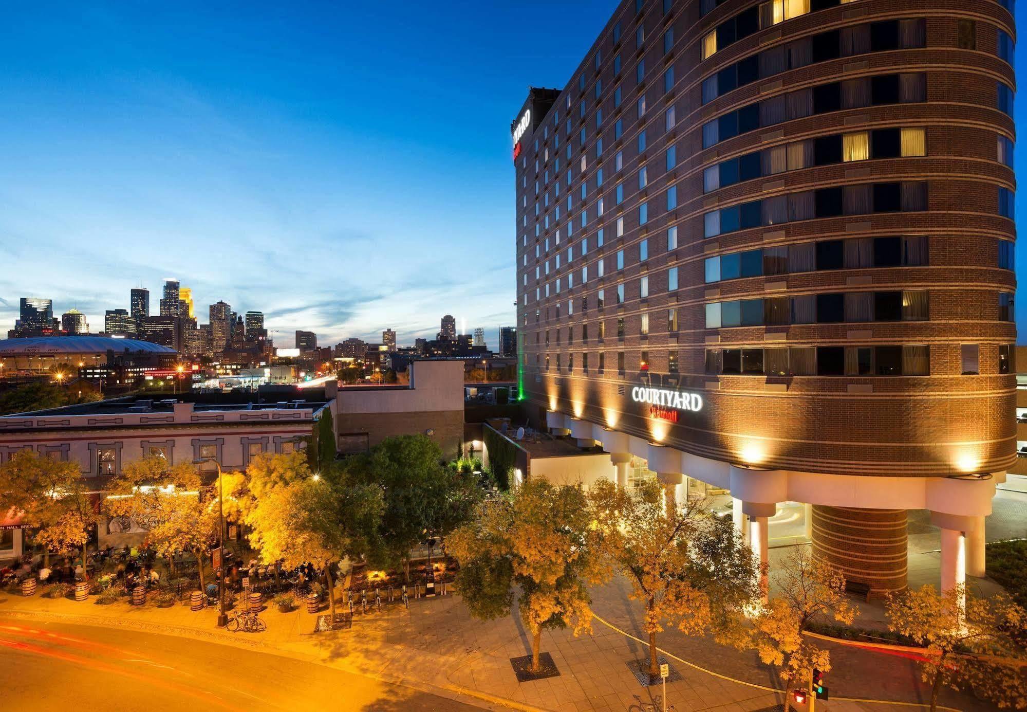 Courtyard By Marriott Minneapolis Downtown Екстериор снимка